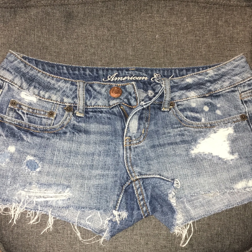 Blue washed distressed short shorts